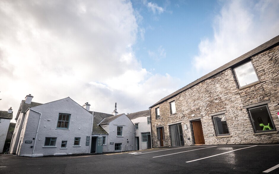 63 Main St, Kendal to rent - Building Photo - Image 3 of 4