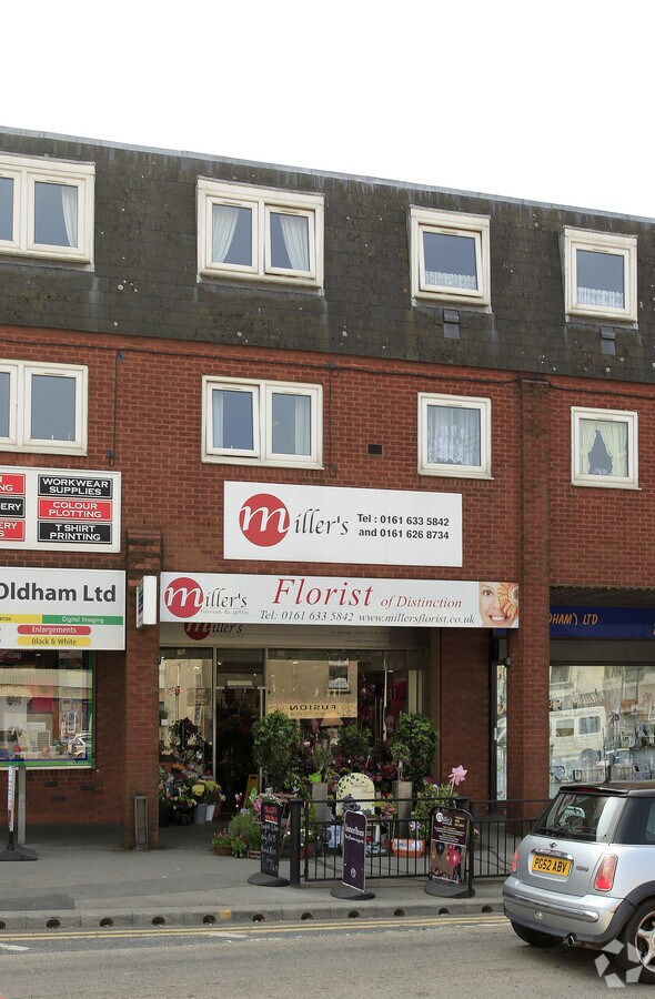 100B Huddersfield Rd, Oldham OL4 2AH UK