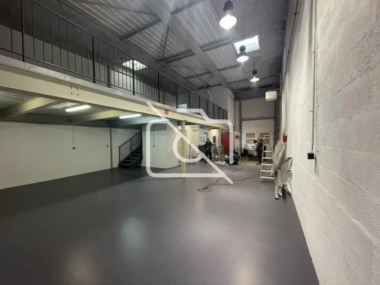 Industrial in Choisy-le-Roi to rent - Interior Photo - Image 1 of 5
