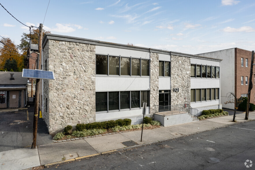 101 Cedar Ln, Teaneck, NJ for rent - Building Photo - Image 1 of 6