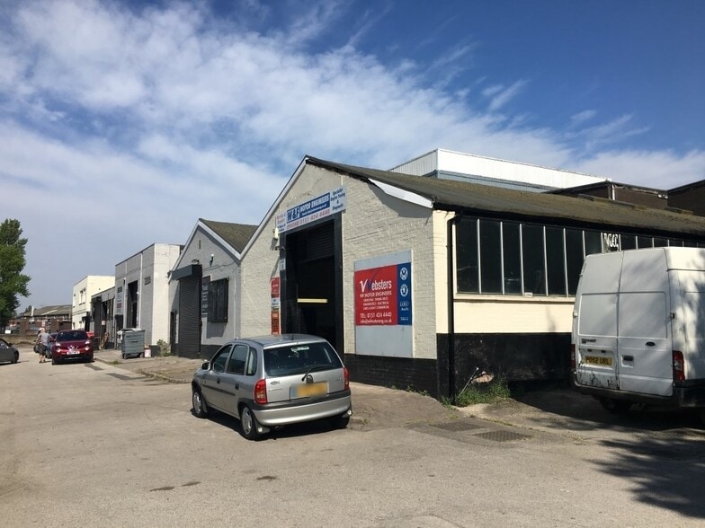 Waterloo Rd, Widnes to rent - Primary Photo - Image 1 of 1