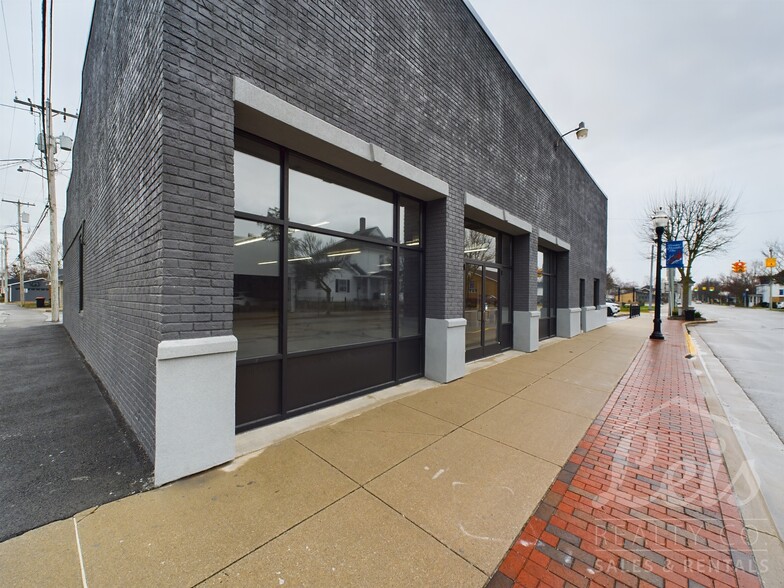 39 S Center St, Versailles, OH for rent - Building Photo - Image 1 of 6