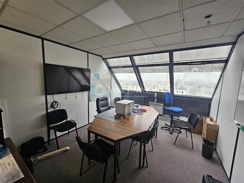 Office in Pantin to rent - Interior Photo - Image 2 of 12