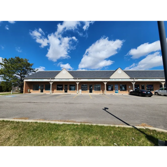 2450 Grass Lake Rd, Lindenhurst, IL for rent - Building Photo - Image 2 of 18