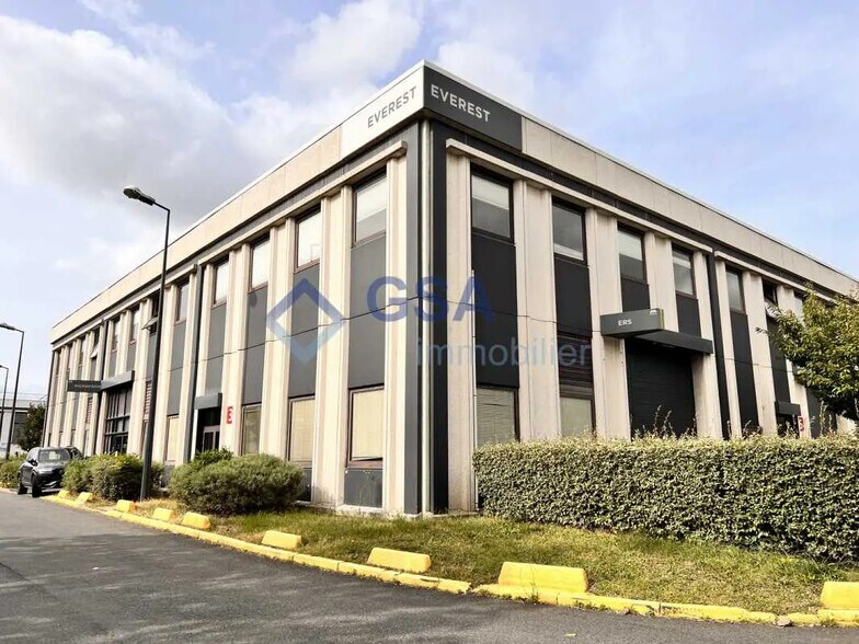 Office in Lisses to rent - Building Photo - Image 1 of 9