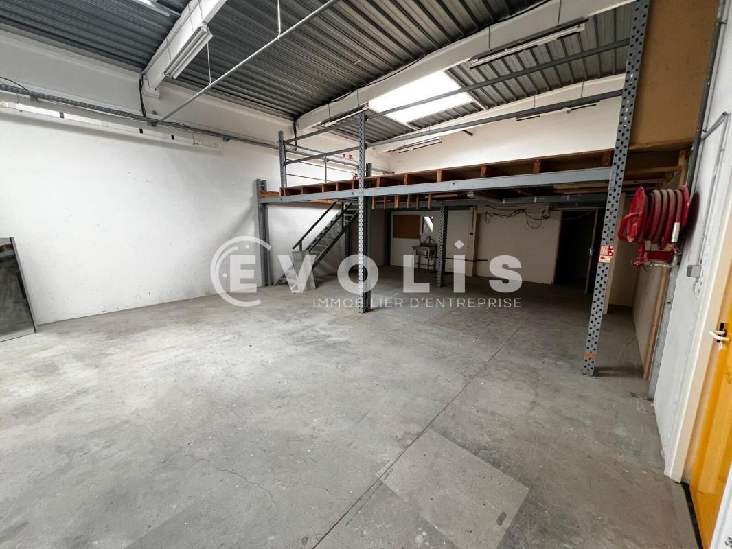 Light Industrial in Bondoufle to rent Interior Photo- Image 1 of 10