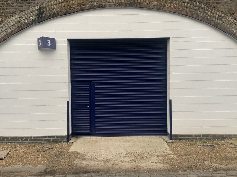 Arch 3-5 Culvert Pl, London to rent - Building Photo - Image 3 of 9