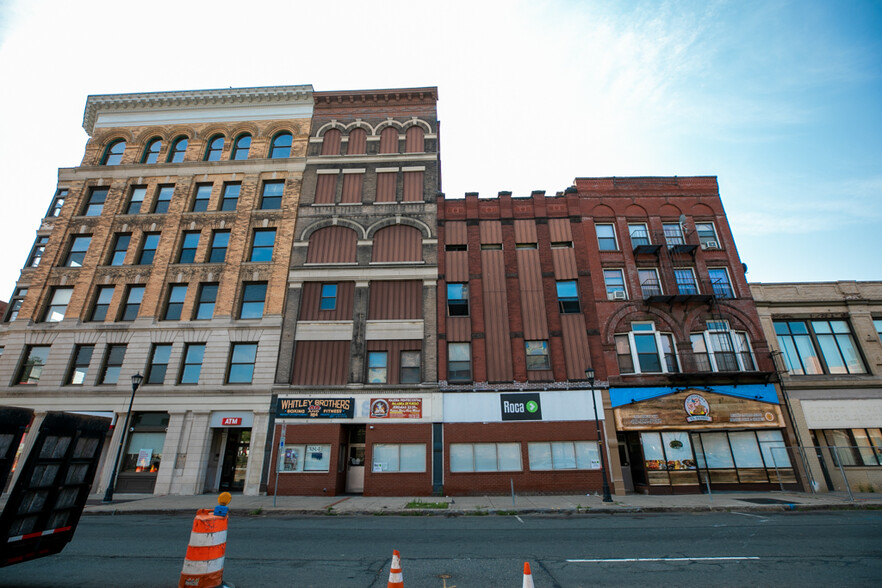 384 High St, Holyoke, MA for sale - Building Photo - Image 1 of 1