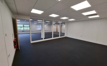 Belvedere Rd, Taunton to rent Interior Photo- Image 2 of 7