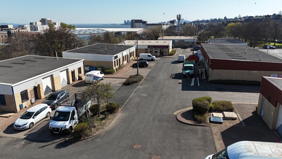 1-3 New Broompark, Edinburgh to rent - Building Photo - Image 2 of 3