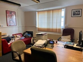280 Main Rd, High Wycombe to rent Building Photo- Image 2 of 3