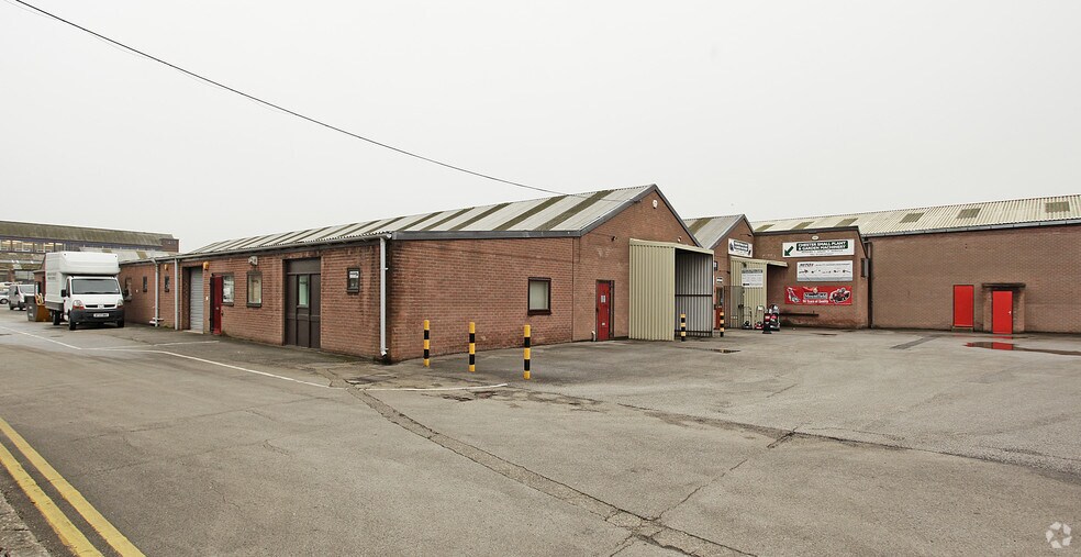 River Ln, Chester to rent - Building Photo - Image 3 of 6