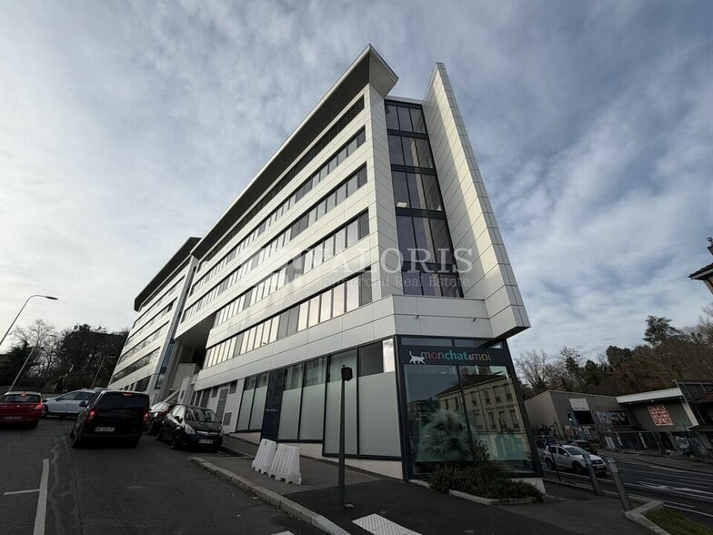 Office in Tassin-la-Demi-Lune to rent - Building Photo - Image 1 of 13
