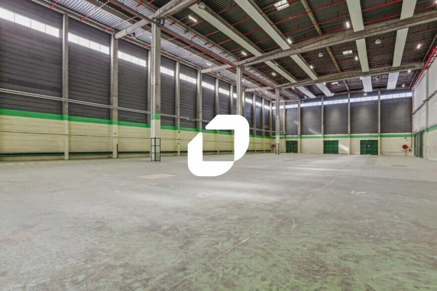 2-10 Rue Des Oliviers, Orly to rent - Building Photo - Image 2 of 15