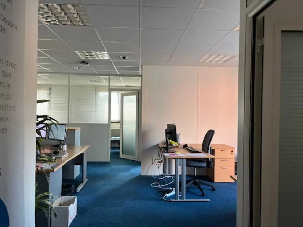 Location Bureaux 115 m² - Photo 1