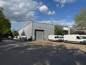 Flanders Rd, Southampton to rent Building Photo- Image 1 of 4