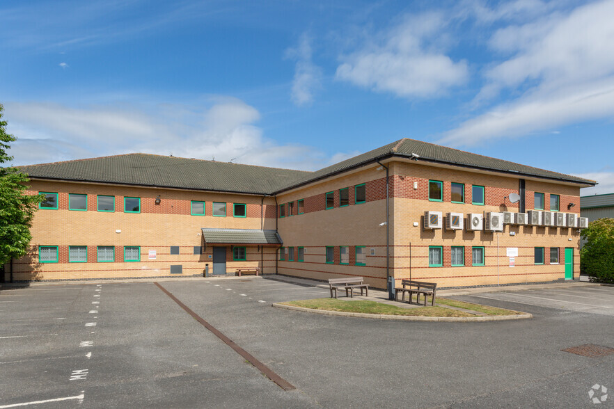 10 Padge Rd, Beeston for rent - Building Photo - Image 1 of 10