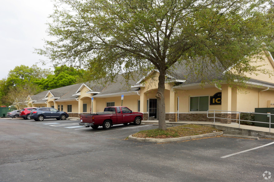 403-417 Lithia Pinecrest Rd, Brandon, FL for rent - Building Photo - Image 1 of 6