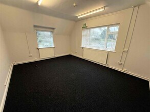 Stone Rd, Barlaston to rent Building Photo- Image 2 of 8