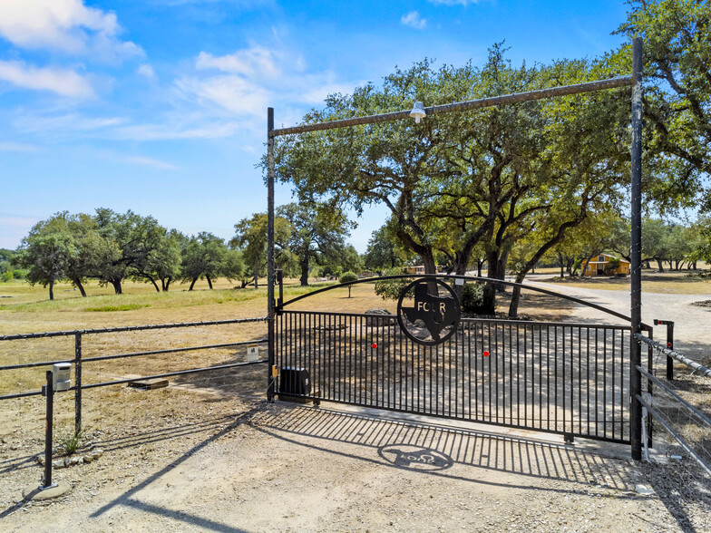 711 W McCarty Ln, San Marcos, TX for sale - Primary Photo - Image 1 of 1