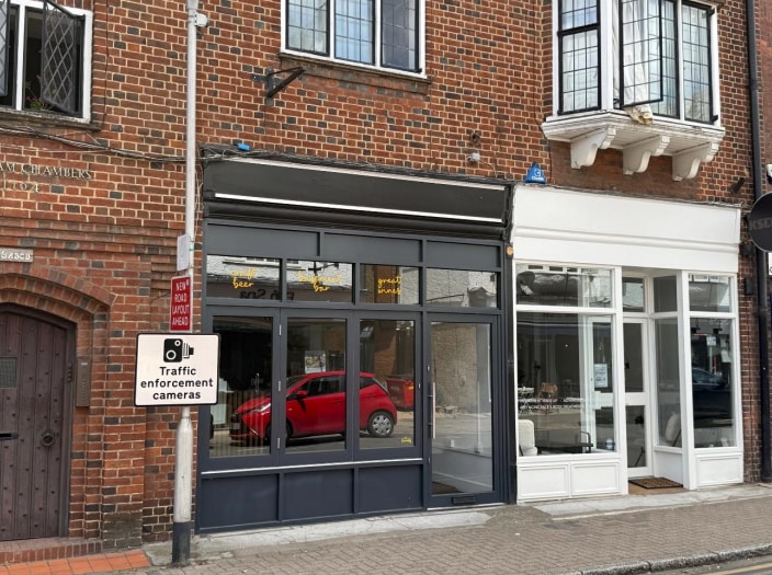 14 Station Rd, Gerrards Cross to rent Building Photo- Image 1 of 4