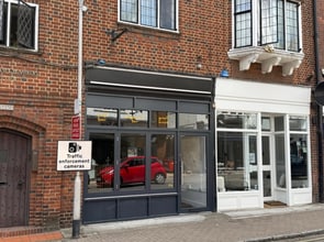 14 Station Rd, Gerrards Cross to rent Building Photo- Image 1 of 4