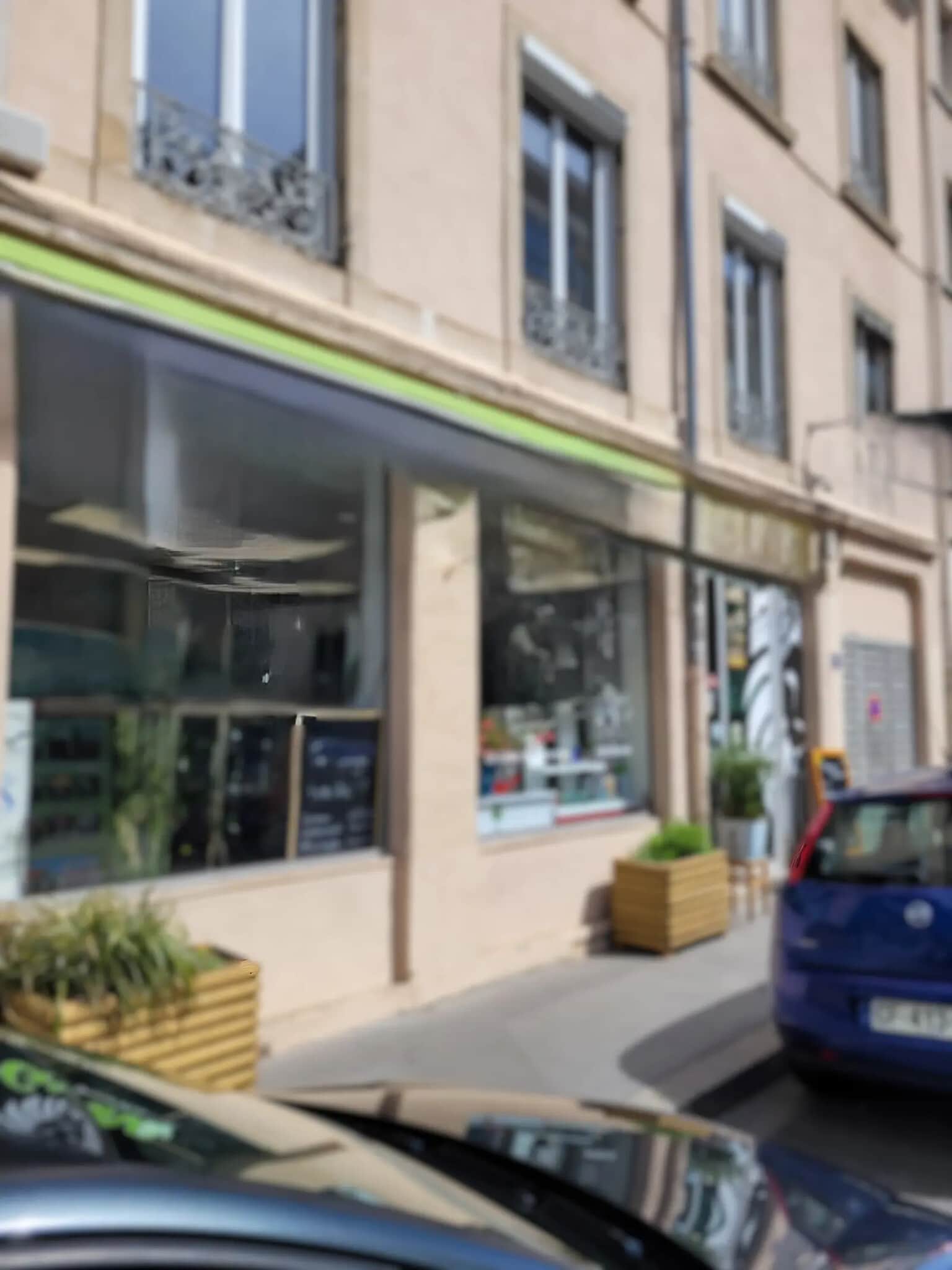 Retail in Lyon to rent Building Photo- Image 1 of 5