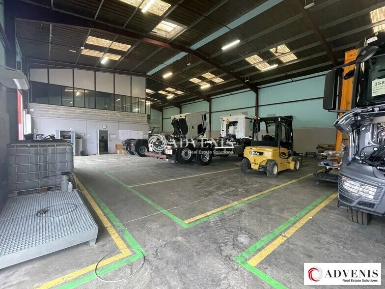 Light Industrial in Blanquefort to rent - Interior Photo - Image 2 of 8