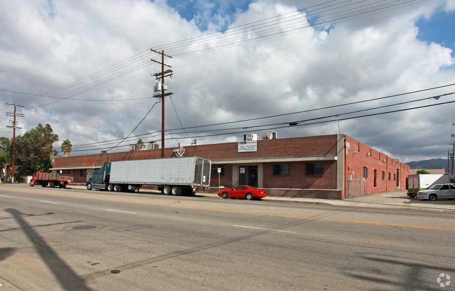 8236-8238 Lankershim Blvd, North Hollywood, CA for rent - Primary Photo - Image 1 of 12