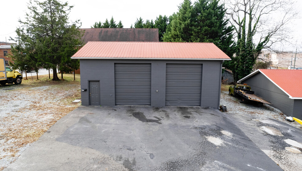 223 N Lamar St, Roxboro, NC for rent - Building Photo - Image 2 of 7