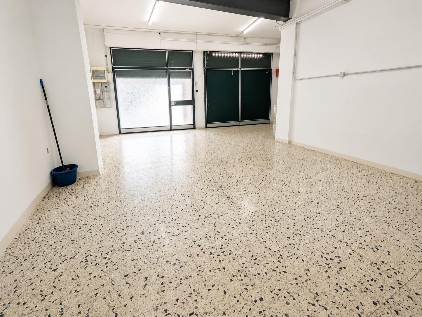 Retail in Manresa, Barcelona to rent Interior Photo- Image 1 of 2