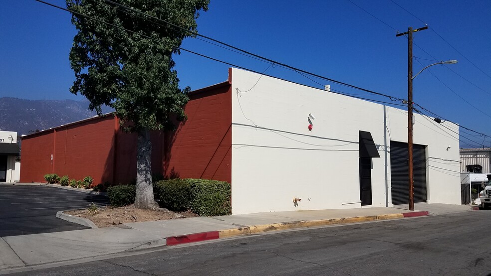 2830 E Foothill Blvd, Pasadena, CA for rent - Building Photo - Image 3 of 4