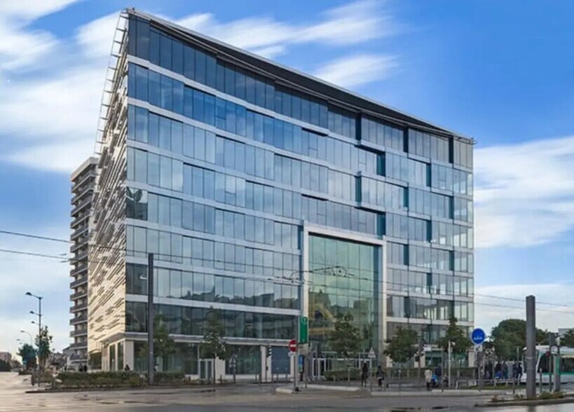 Office in Bezons to rent - Building Photo - Image 1 of 6