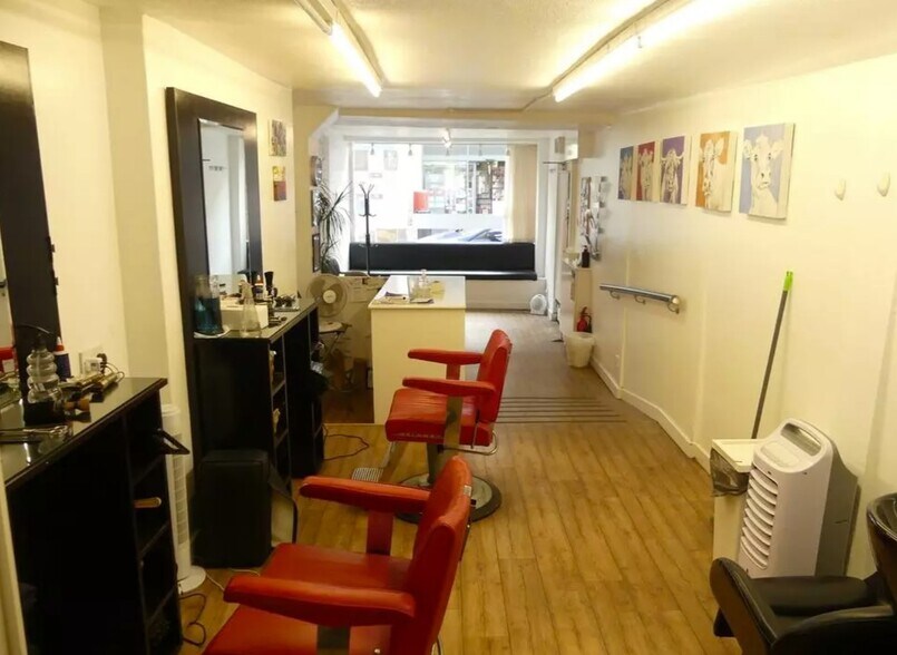 9 High St, Malmesbury to rent - Interior Photo - Image 3 of 3