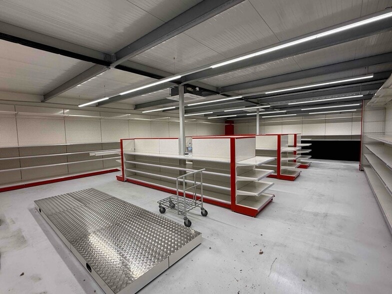 Industrial in Alcobendas, Madrid to rent - Building Photo - Image 3 of 4