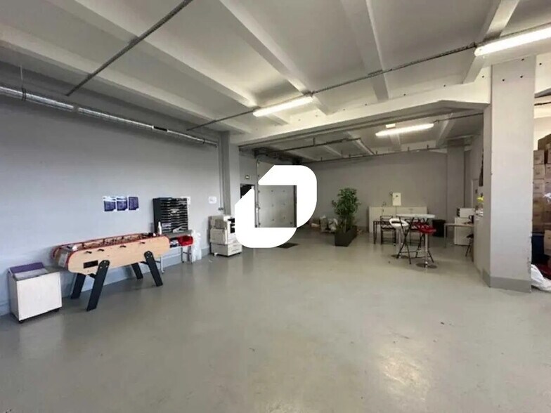 Light Industrial in Bezons to rent - Interior Photo - Image 1 of 10