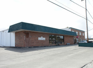 102 Quaker Rd, Queensbury, NY for rent Building Photo- Image 1 of 3