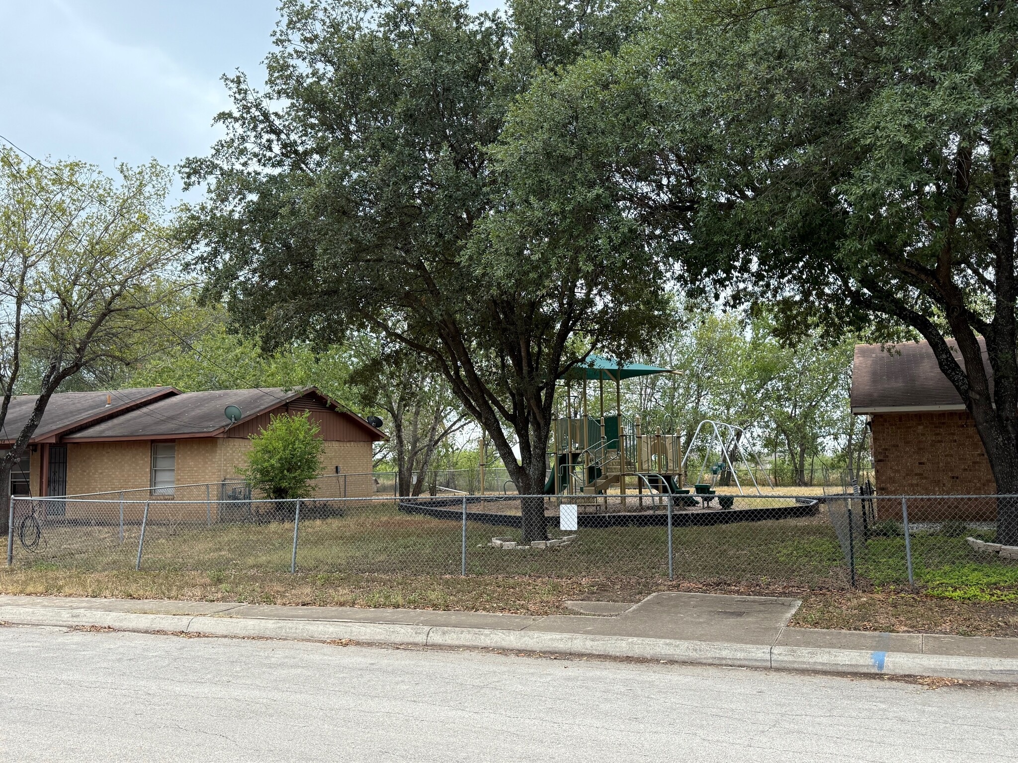 Remigio Duplex Portfolio + 8 Acres portfolio of 43 properties for sale on LoopNet.co.uk Building Photo- Image 1 of 11