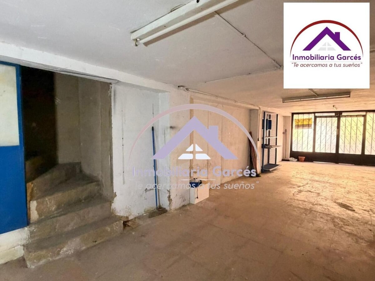 Cuenca, CUE 16003 - Unit - - - Interior Photo - Image 1 of 7