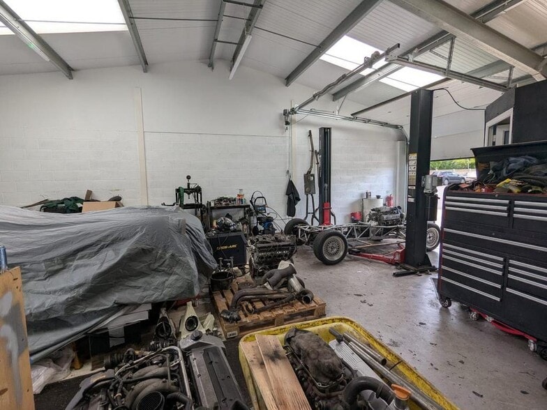 Unit 19, Hurstfold Industrial Estate, Fernhurst, Fernhurst to rent - Building Photo - Image 2 of 4