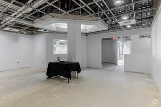 87 N Airlite St, Elgin, IL to rent Interior Photo- Image 2 of 4