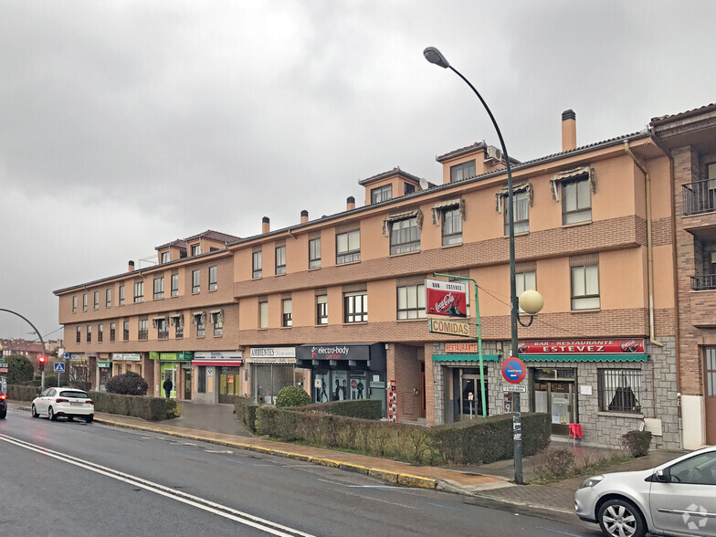 Avenida Vía Roma, 18, Segovia, Segovia to rent - Primary Photo - Image 1 of 3