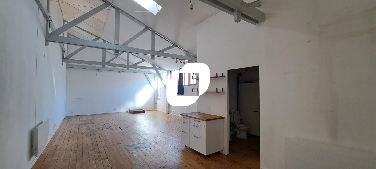 Office in Montreuil to rent Building Photo- Image 1 of 19