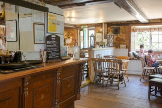 Hulverstone, Brighstone to rent Interior Photo- Image 1 of 5