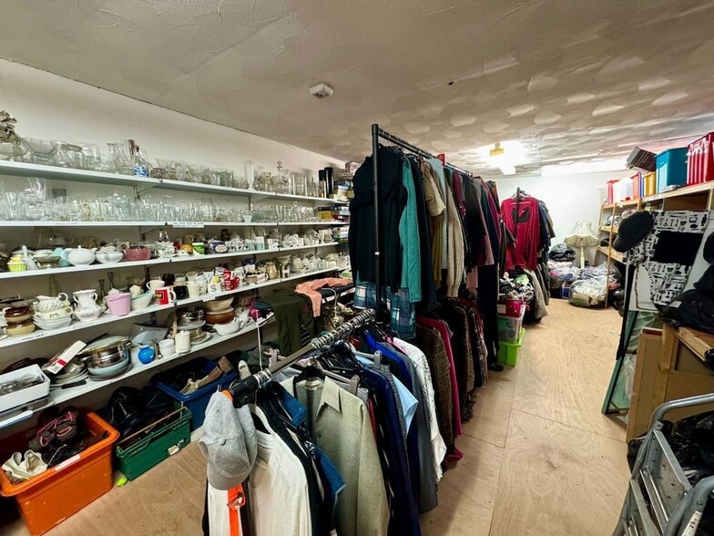 19 Stanley St, Holyhead for sale - Building Photo - Image 3 of 17