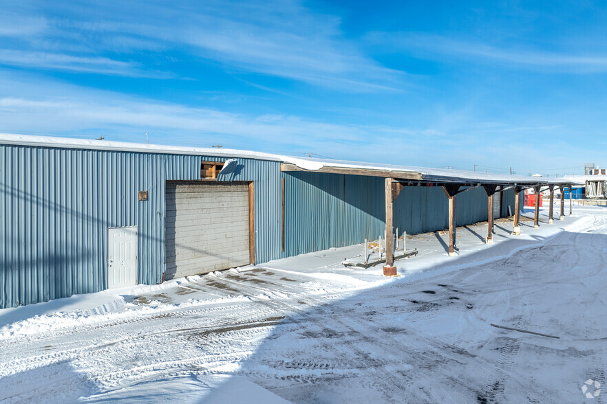 2134 50 St SE, Calgary, AB for rent - Primary Photo - Image 1 of 3