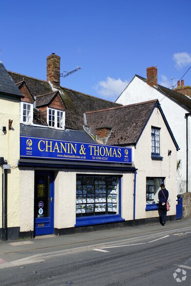 9 Fore St, Taunton to rent - Building Photo - Image 2 of 3