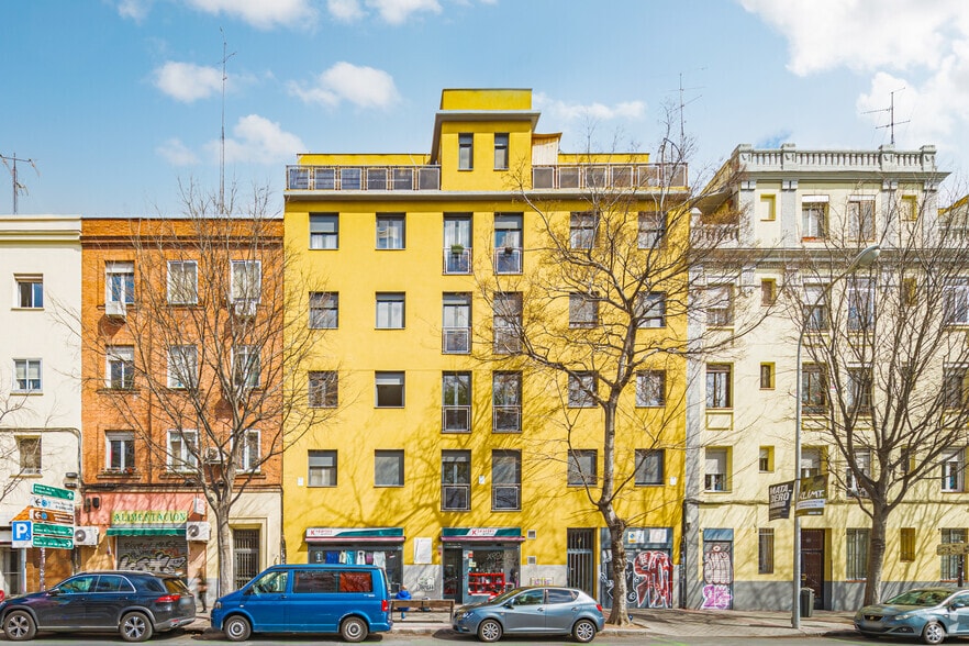 Retail in Madrid, Madrid to rent - Primary Photo - Image 1 of 4
