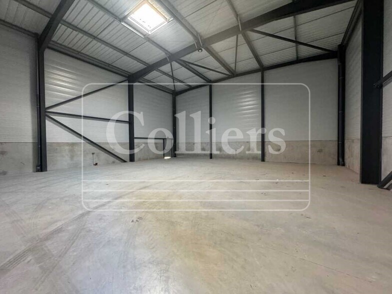 Light Industrial in Signes to rent - Interior Photo - Image 3 of 3