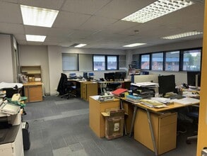 14 Dwight Rd, Watford to rent Interior Photo- Image 1 of 1